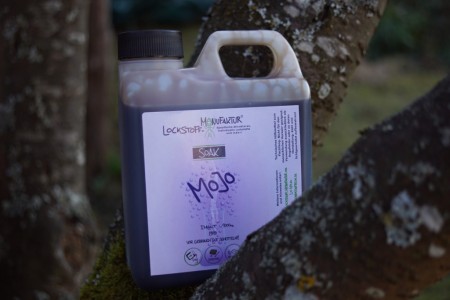 Mojo Boiliesoak - der dünnflüssige, PVA-freundliche Soak mit der intensiv blumigen Note sorgt für einen Fressrausch am Spot...