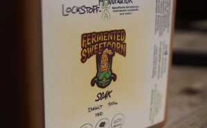 Dank der Enzymbehandlung ist der Fermented Sweetcorn Boilie Soak vollständig wasserlöslich und kann vom Karpfen leicht wahrgenommen werden.