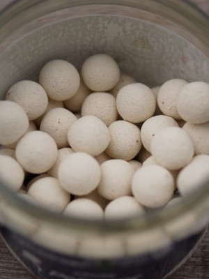 Weiße Pop Ups für Karpfen: die Fluo Pop Ups white sind in 12 und 15mm lieferbar und werden dank des frei wählbaren Trigga Shots zu echten Karpfenmagneten.