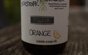 Vollkommen natürlich und gut für den Karpfen wahrnehmbar: soluble orange oil, ein spezielles Orangenöl für Boilies.