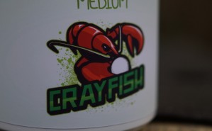 Der Crayfish Bait Powder bildet eine hochattrakive Schicht aus Attraktoren um den Köder - da kann kein Karpfen widerstehen.