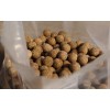 Die optimal aufeinander abgestimmten Zutaten werden mit spezifischen Enzymen aufgeschlossen. Durch die zugesetzten Attraktoren werden die Fermented Tigernut Enzym Boilies zum ultimativ fängigen Karpfenköder.