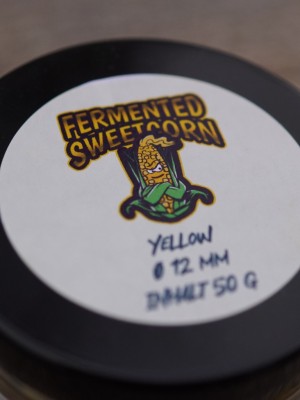 Dosenmais - der Klassiker unter den Karpfenködern. Die kleinen, gelben Fermented Sweetcorn Pop Ups sind instant sehr fängig und sorgen für schnelle Bisse.
