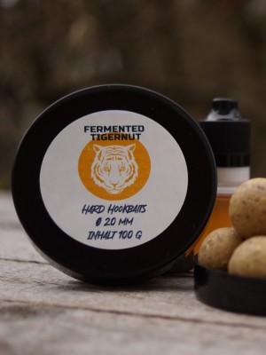 Enzymatisch aufgeschlossen und hochattraktiv: das sind die Fermented Tigernut Hookbaits. Da kann kein Karpfen widerstehen...