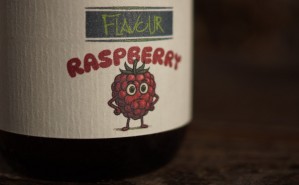 Wasserlöslich, intensiv und unvergleichlich fruchtig: das Raspberry Flavour kann sowohl zur Boilieherstellung, aber auch im Matchfutter und Matchteig verwendet werden und hat schon so manchen dicken Karpfen überlistet.