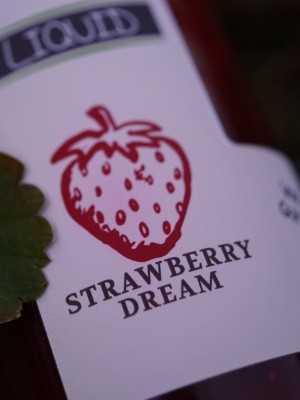 Ein hochwertiges Erdbeer-Fruchtpulver in Bio-Qualität sorgt im Strawberry Dream Liquid für den authentischen Erdbeergeschmack dieses Strawberry Liquids, den die Karpfen einfach lieben.