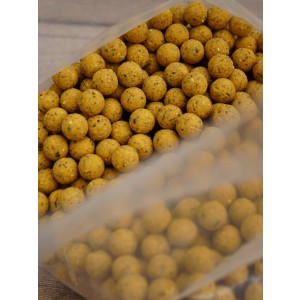 Dank der warmgelben, völlig natürlichen gelben Farbe sind die Scopex'ZYM Enzym Boilies perfekt für das Karpfenangeln im Frühjahr. Aber auch an den großen französischen Stauseen sind diese Enyzmboilies unschlagbar fängig.