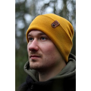 Mustard - diese Farbe macht Deine Beanie zum Blickfang auf winterlichen Karpfenfotos...
