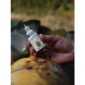 Die Anwendung der Propolis Carp Care Wundbehandlung ist einfach: die entsprechende Stelle des verletzten Karpfens etwas trockentupfen und das Propolis auftragen. 