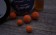 Die besondere orangene Farbe der Fermented Tigernut Pop Ups ist nicht zu auffällig, aber dennoch sehr gut vom Karpfen wahrnehmbar. Ein echter Geheimtipp für große Karpfen.