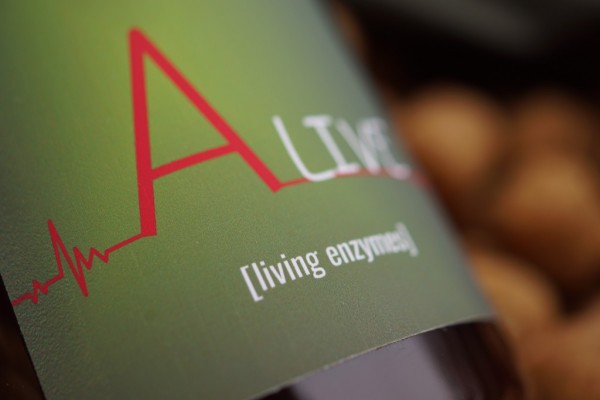 Mit Alive beginnen Deine Boilies zu Leben - sie arbeiten, verschiedenste Reaktionen und Prozesse laufen ab, wodurch sie akiviert und fängiger werden. 