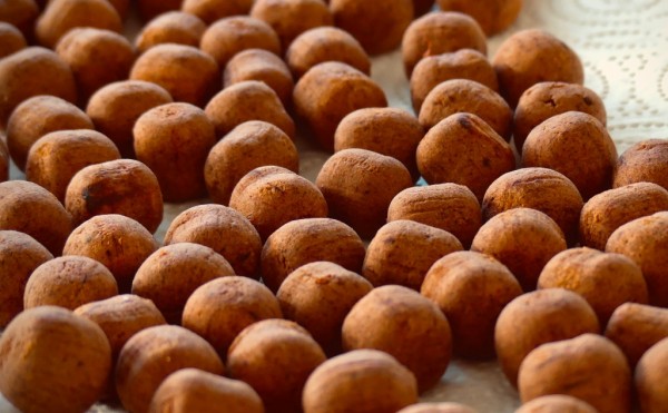 Das Esterblend 12 Flavour eignet sich bestens für Kohlenhydratboilies und Milchproteinmixe. Aber auch im Grundfutter oder mit Partikeln ist es extrem attraktiv für Karpfen.