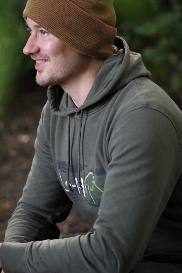 Der Ameisenkopf ziert das besondere Design des Lo-Ma Hoodies und steht für besondere Karpfenlockstoffe.