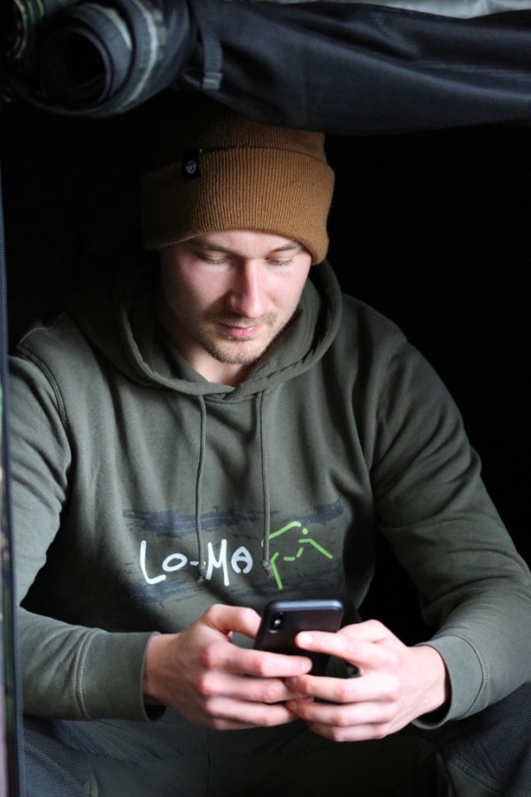 Dezent und elegant macht der Lo-Ma Hoodie nicht nur am Wasser eine gute Figur. Auch im Alltag sehr stylisch!