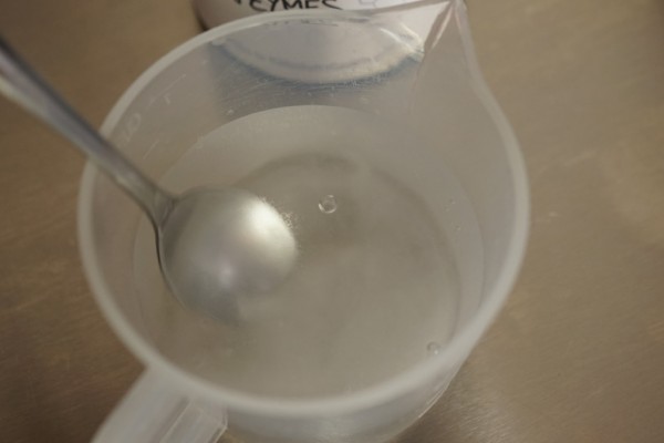Gut verrührt kann man nun damit seinen Boiliemix, Partikel oder auch andere Mehle wie Mais- oder Weizenmehl attraktiv und fängig machen.