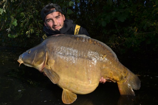 Ob im In- oder Ausland, Scopex Boilies fangen nahezu überall. Die Scopex Plus Boilies sind dank der natürlichen Attraktoren und wasserlöslichem Squid Extrakt besonders auch für große Karpfen sehr attraktiv.