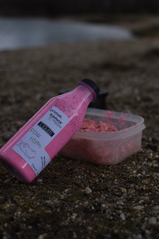 Fertig ist ein fängiger Stickmix aus gecrushten Boilies und dem Pink Hippo Liquid!