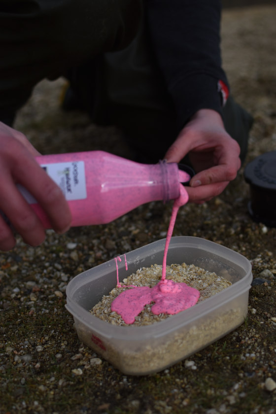 Farbe, Geruch und Geschmack des Liquids werden von den gecrushten Boilies gut aufgenommen.