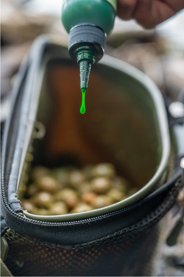 Auch Boilies, Partikel und anderes Futter lässt sich mit unseren Bait Smokes hochattraktiv für Karpfen machen.