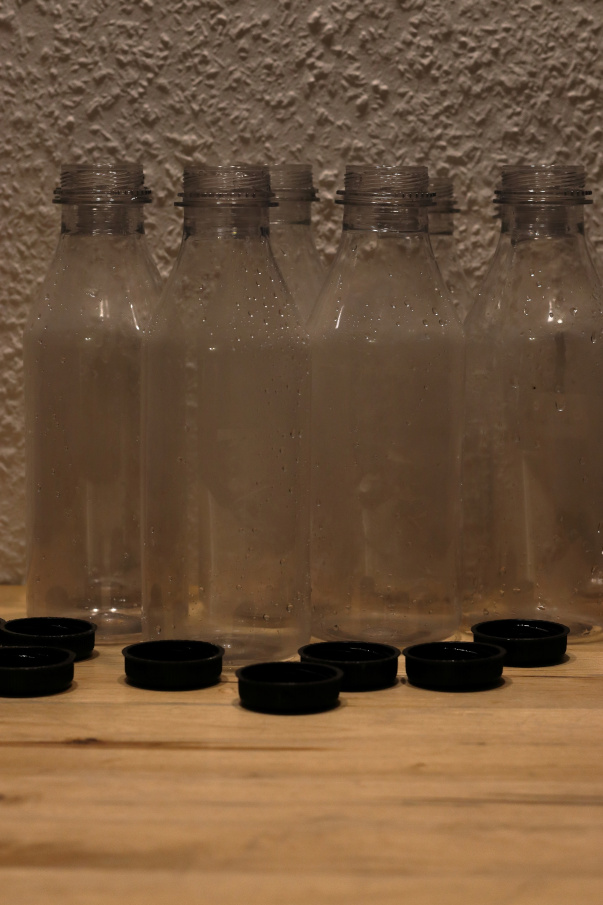 Leere Liquidflaschen eignen sich bestens für die Zubereitung von Partikeln wie Tigernüssen.