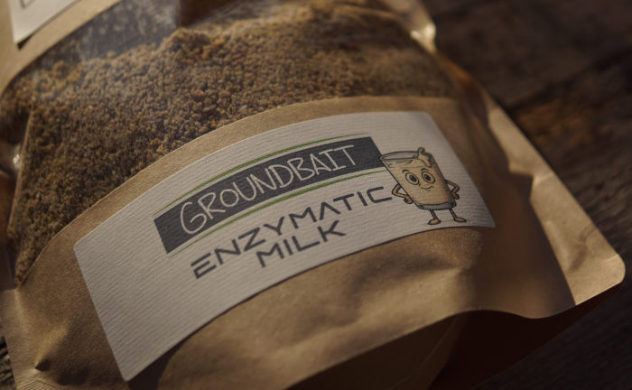 Enzymatic Milk Groundbait enzymaktiv für Karpfen - fängiges enzymatisch aufgeschlossens Grundfutter auf Milchbasis fürs Karpfenangeln hier bestellen.