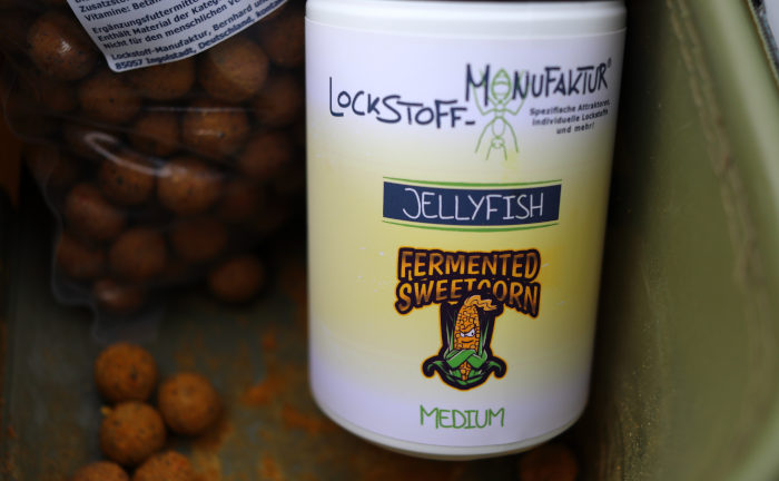 Der Fermented Sweetcorn Bait Powder ist ein enzymatisch aufgeschlossener Powder Dip in gelb für das Angeln auf Karpfen.