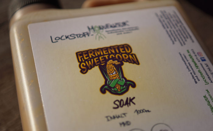 Der Fermented Sweetcorn Boilie Soak reichert Karpfenköder mit fermentierten Lockstoffen, Attraktoren und Buttersäure an, welche die Karpfen stark anlockt.