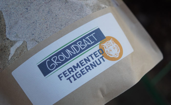 Fermented Tigernut Groundbait enzymaktiv für Karpfen - fängige enzymatisch aufgeschlossens Grundfutter fürs Karpfenangeln hier bestellen.