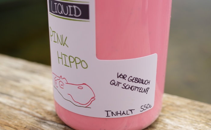 Pink Hippo Liquid für das Angeln auf Karpfen mit Boilies.