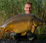 Spiegelkarpfen gefangen mit Boilies aus natürlichen Zutaten und Attraktoren.